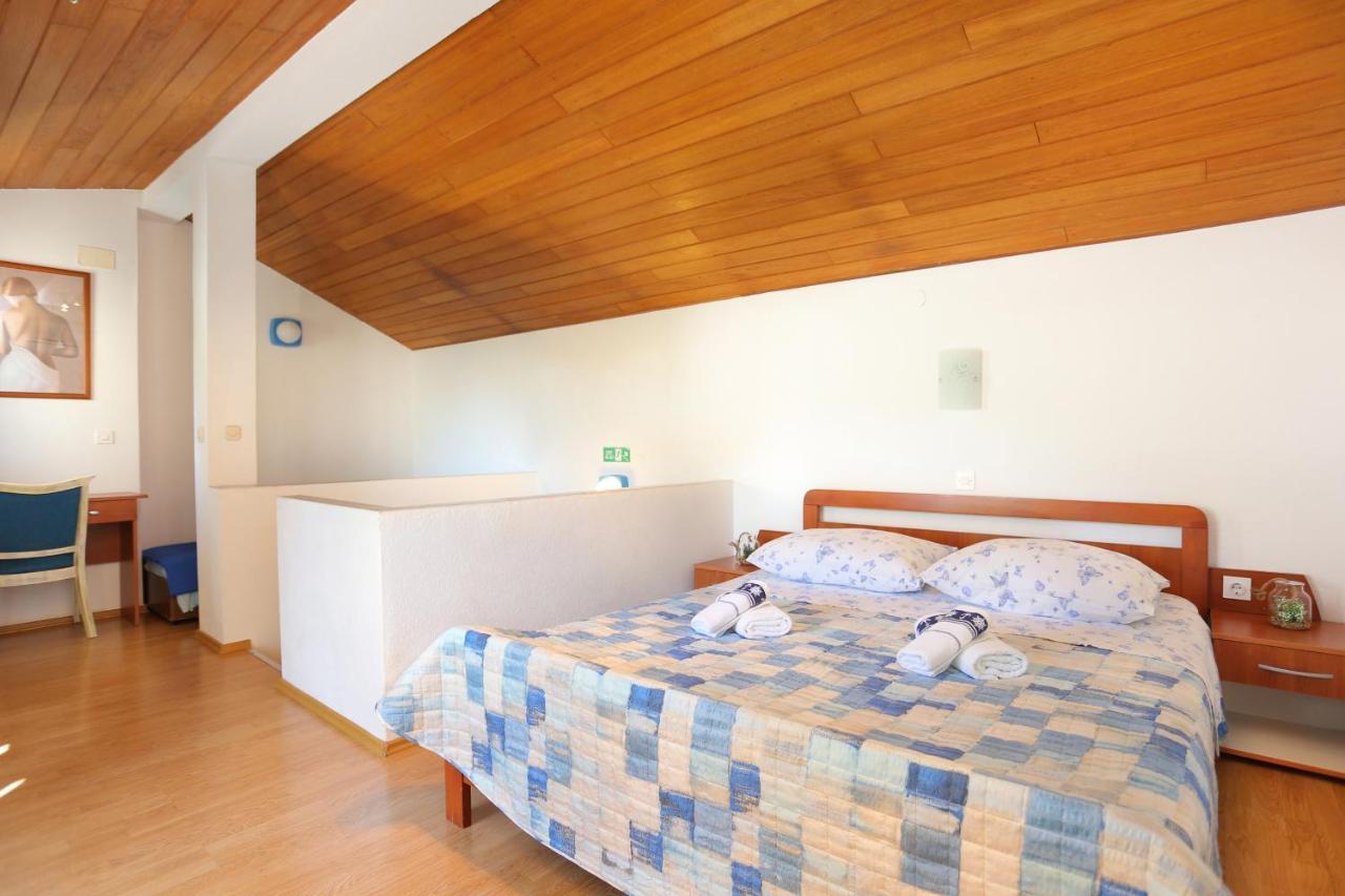 Holiday House With A Parking Space Brela, Makarska - 788 Buitenkant foto